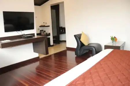 37th Crescent - 61