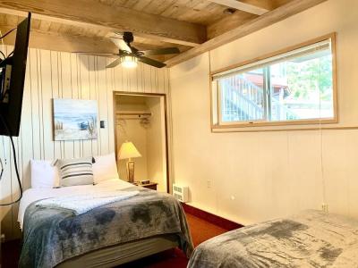 Breakers Boutique Inn - 73