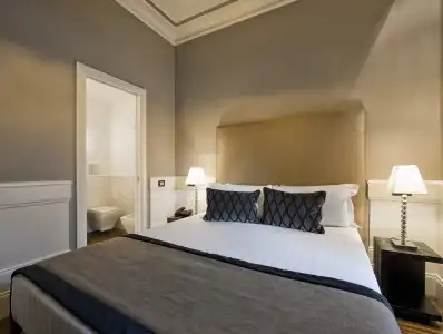 The Independent Suite - 21