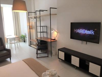 Two Pillows Boutique Hostel - 18