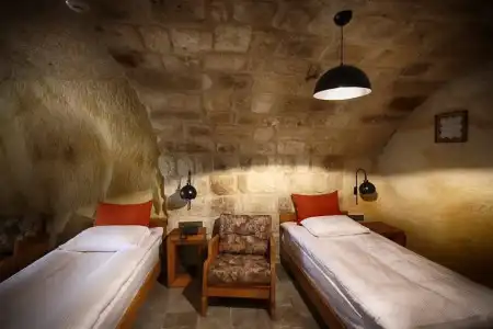 1811 Cave - 16