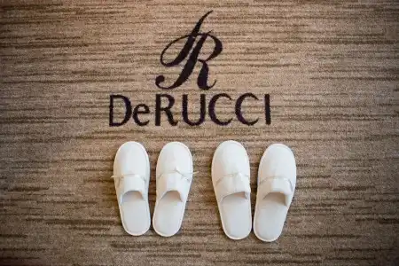 DeRUCCI - 30