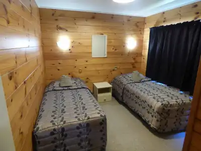 Cedarwood Lakeside Motel & Conference Venue - 2