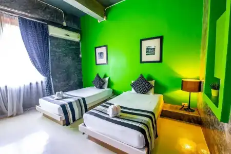 The b Ranong Trend - 36