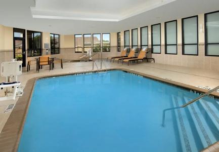 Courtyard by Marriott Tyler - 16