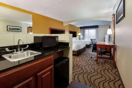 La Quinta Inn by Wyndham Sandusky near Cedar Point - 27