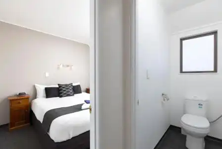 Kings Gate Motel - 35