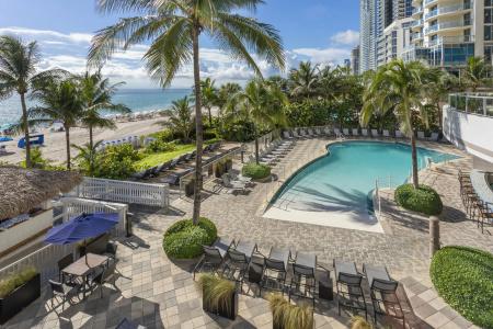 DoubleTree Resort & Spa by Hilton Ocean Point-N. Miami Beach - 11