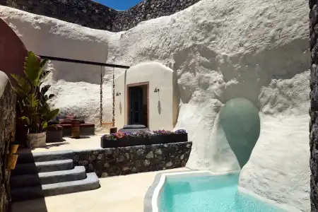 White Pearl Cavalieri - Adults Only - 148