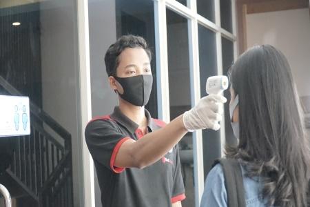 RedDoorz Premium near Ragunan Zoo 2 - 11