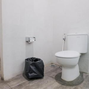 RedDoorz Premium near CBD Puri Indah - 23