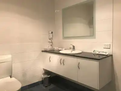 Mayfair Plaza Motel - 8