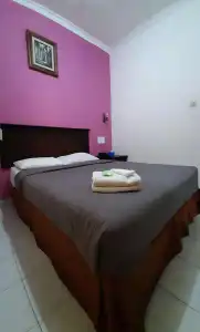 Gloria Amanda - 40