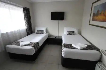 Motel 80 - 20
