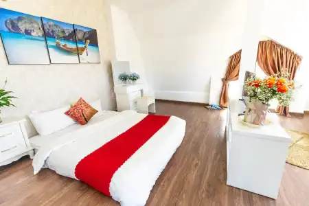 Ngan Pho Studio & - 130
