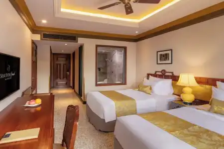 Silk Path Grand Hue - 82