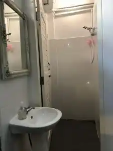 Ploy Hostel - 8