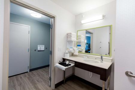 Hampton Inn Bismarck - 9