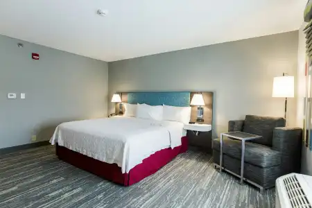Hampton Inn Bismarck - 33