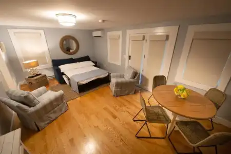 Town & Tide Inn - 64
