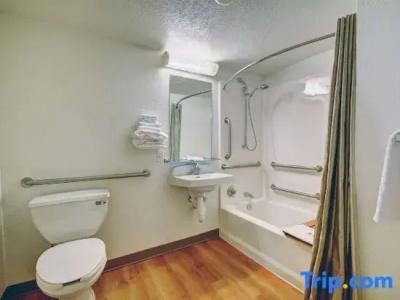 Motel 6 Newport, RI - 35