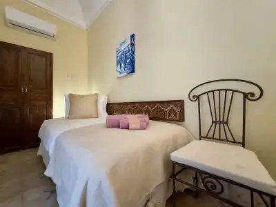 Riad Taghia - 30