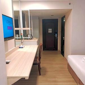 Mayflower Grande Suite - 17