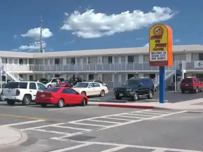 Sun N Fun Motel - 9