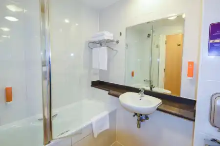 Premier Inn Dubai International Airport - 52