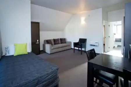 Cable Court Motel - 68