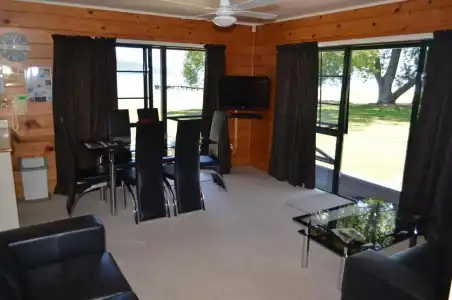 Cedarwood Lakeside Motel & Conference Venue - 47