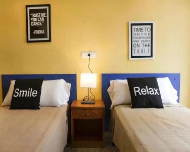 The Hostal Tierramar - 34