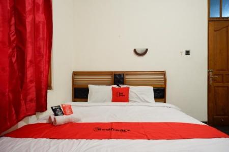RedDoorz at Golden Inn Tugu Yogyakarta - 41