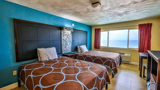 Driftwood Beach Motel - 36