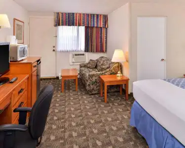 Econo Lodge Motel Village - 47