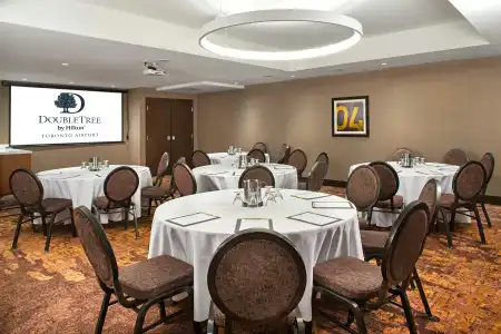 DoubleTree by Hilton Toronto Airport - 26