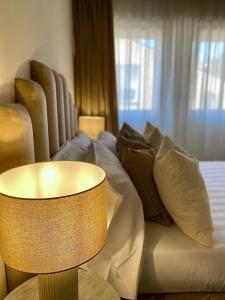 Ungherese Small Luxury - 148