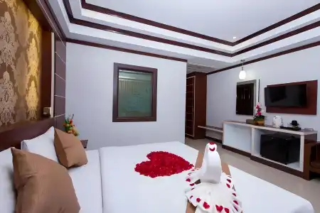 Phi Phi Andaman Beach Resort - 4