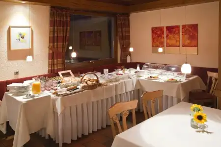 Maien & Restaurant - 20