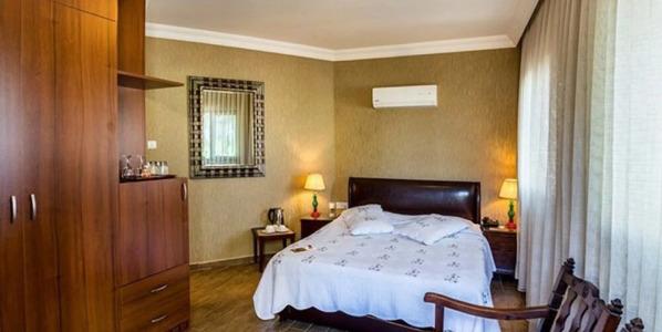 Bella View Art Boutique - 44