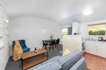 Aarangi Motel - 47