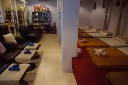 Number 1 Guesthouse & Restaurant - 9