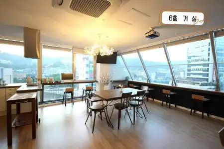 First Guest House - Hostel - 12