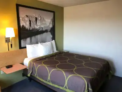 Super 8 Redmond - 22