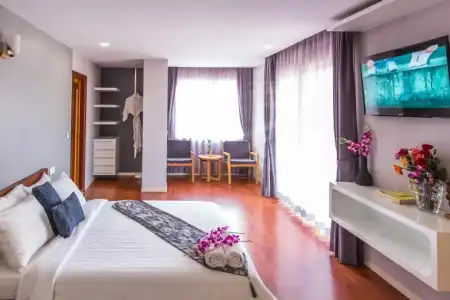 The Heli Boutique - 80