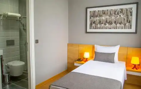 Uzer Otel - 23