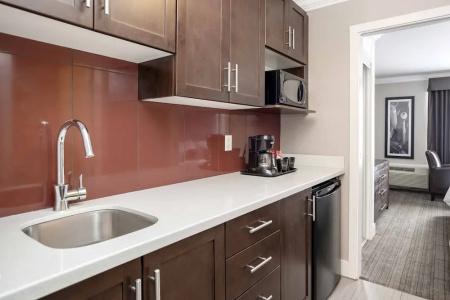 Sandman & Suites Calgary South - 57