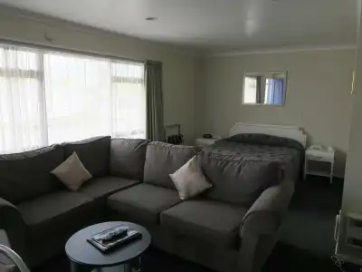 Shadzz Motel - 1