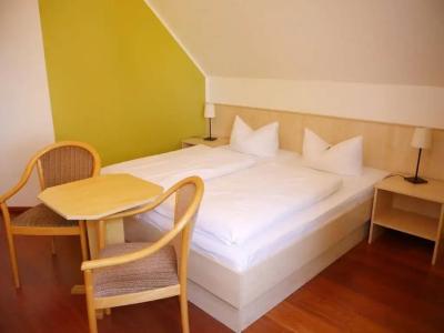 & Restaurant Lindengarten - 2