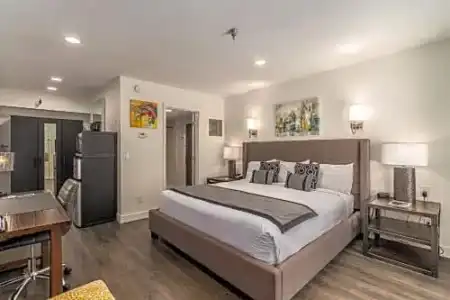 Hospitality Suite Resort - 26